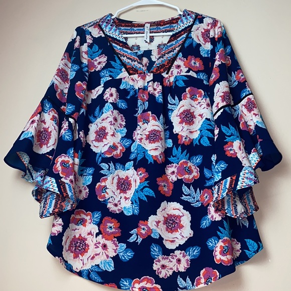 Floral Top - Picture 2 of 7